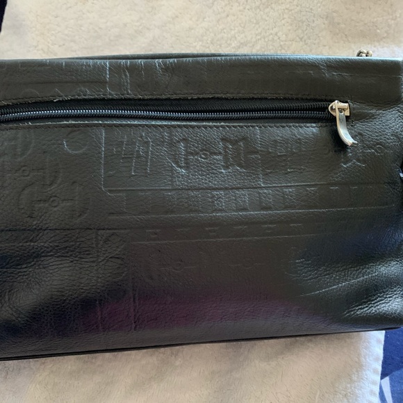 Woman’s black leather shoulder bag by Due Fratelli - Picture 4 of 10